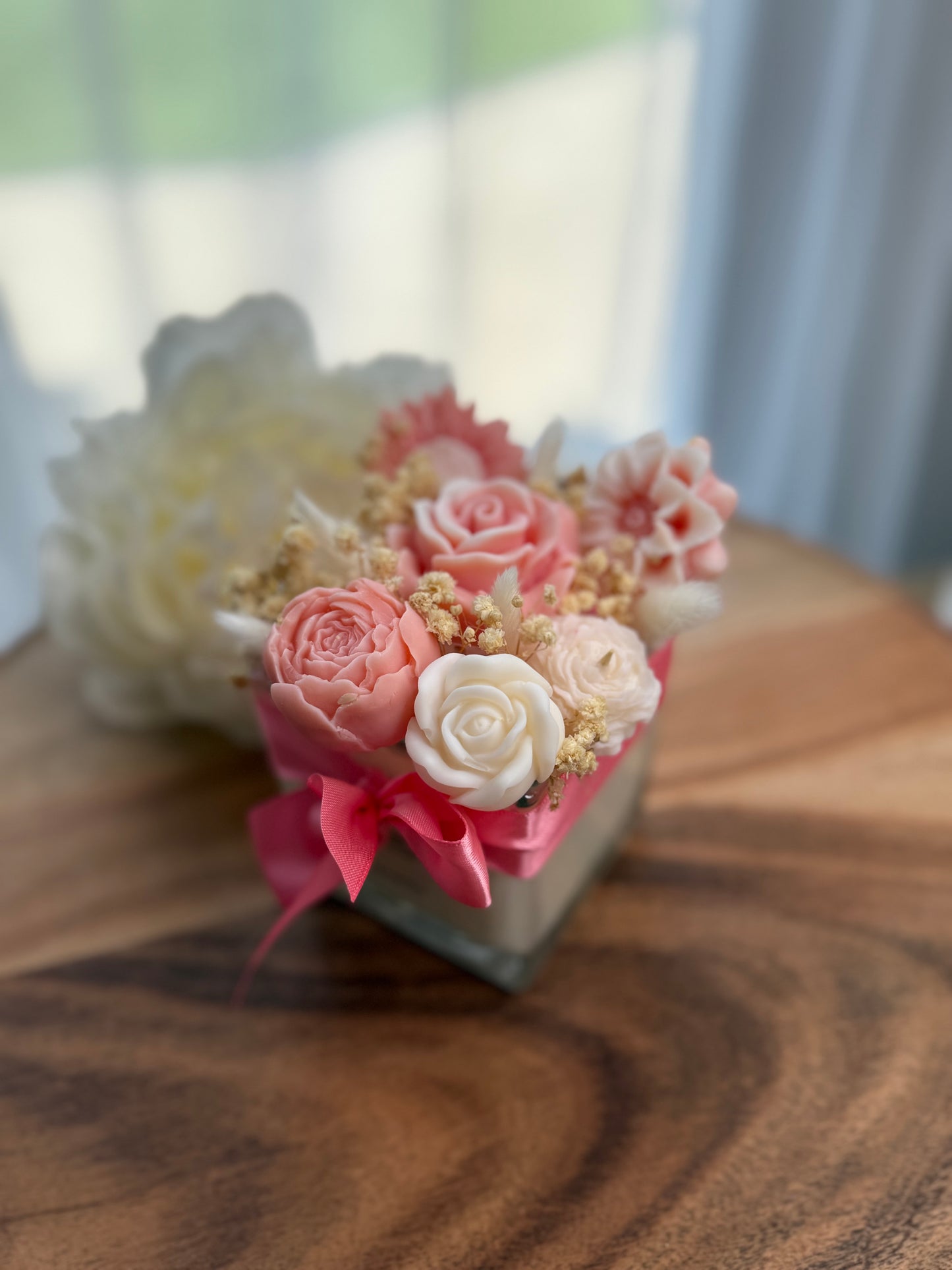 Bougie 2 en 1 Ornella - Un Bouquet Fleuri pour une Évasion Sensuelle