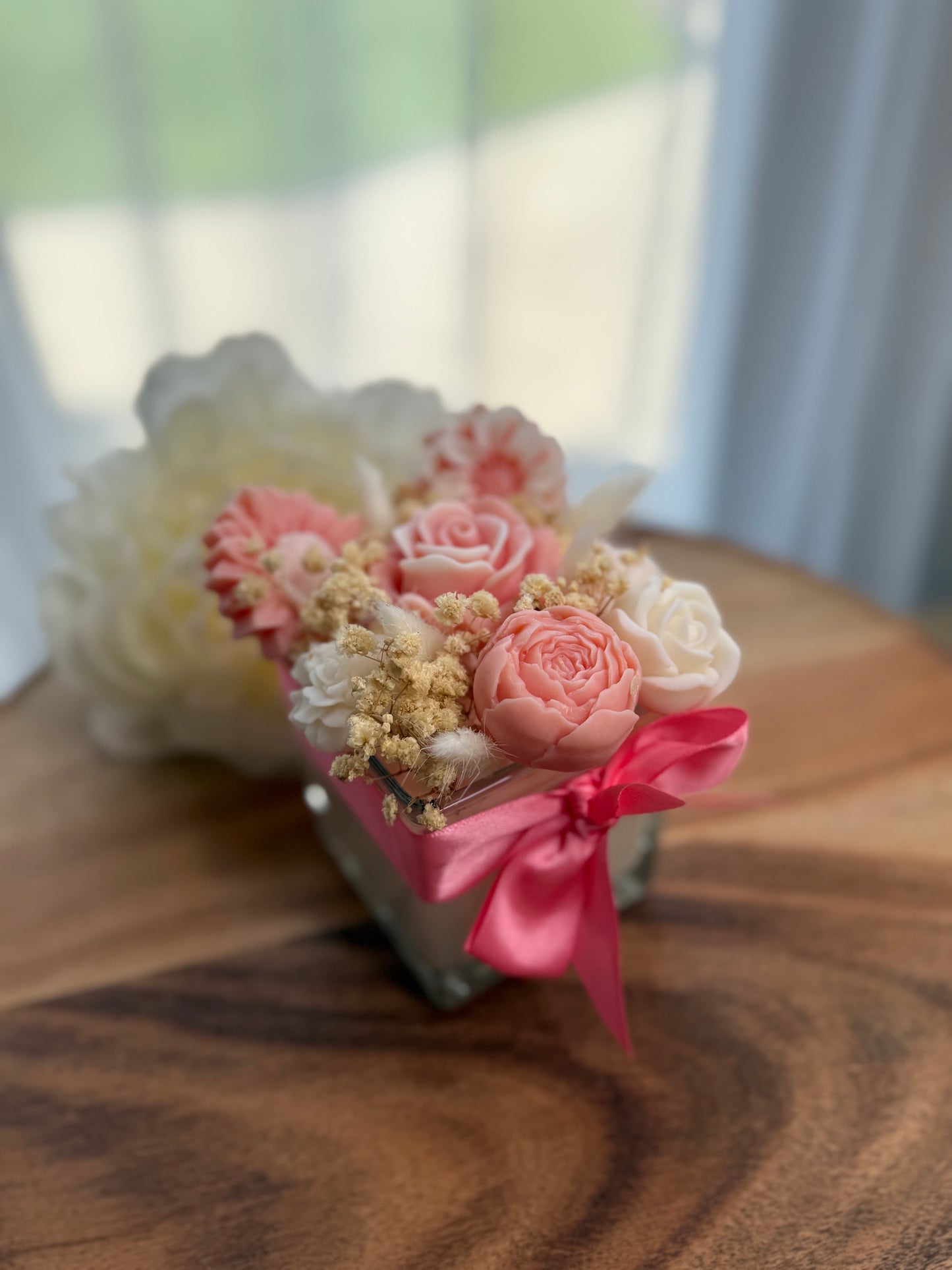 Bougie 2 en 1 Ornella - Un Bouquet Fleuri pour une Évasion Sensuelle