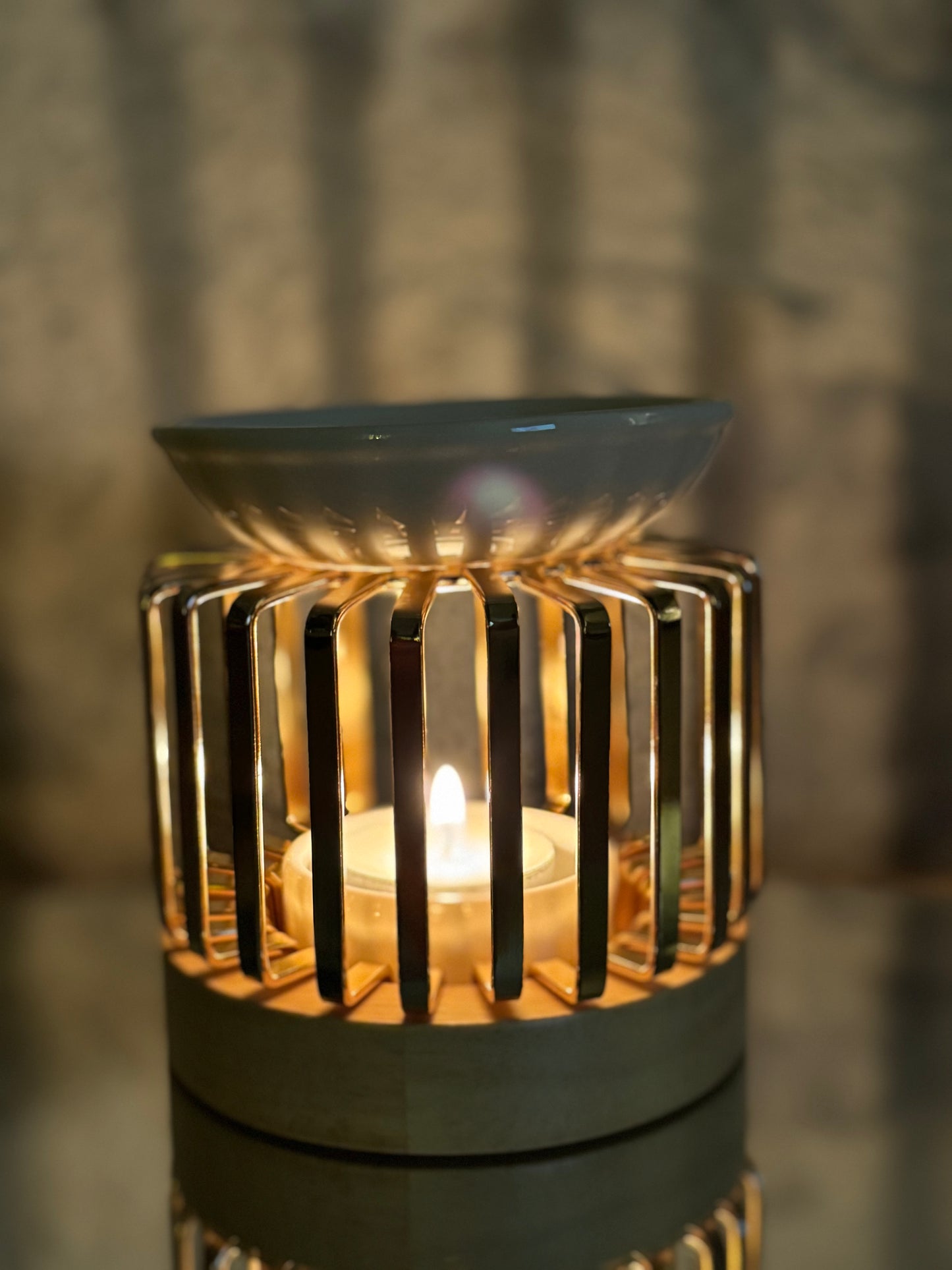Brûle-parfum en céramique, bois et métal – Aero