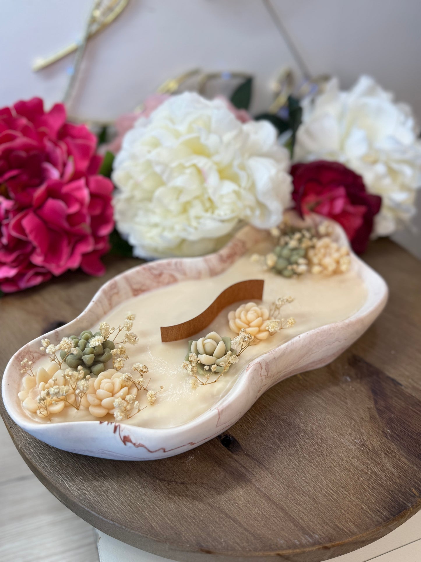 Bougie Éphémère Pêche Monoï – Un Voyage Ensoleillé Entre Terre et Mer