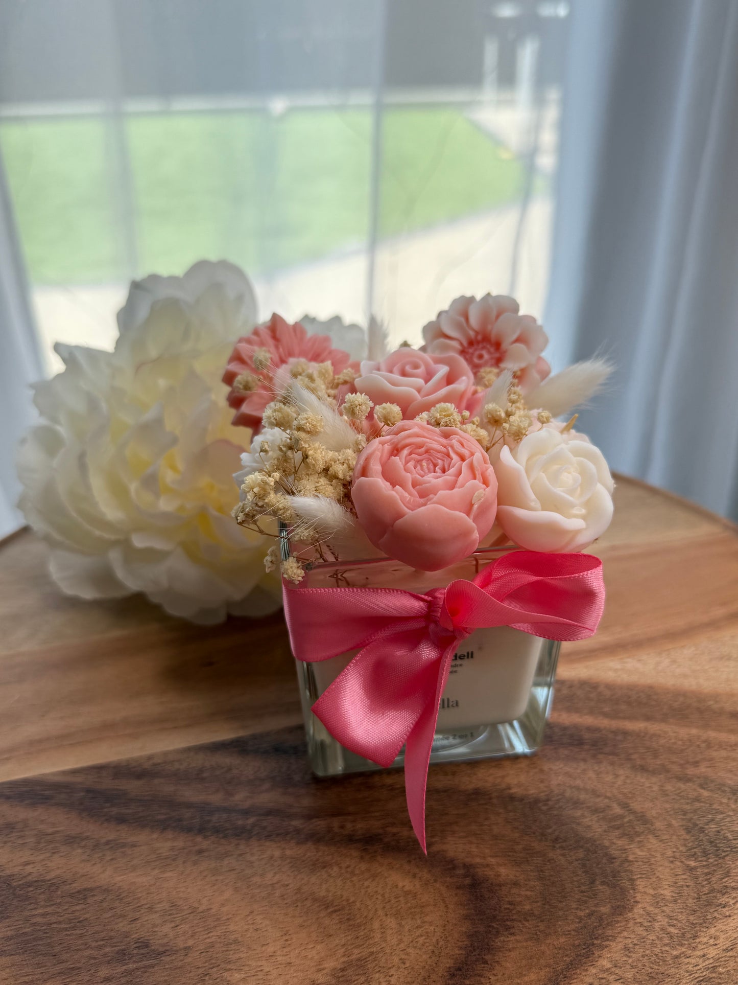 Bougie 2 en 1 Ornella - Un Bouquet Fleuri pour une Évasion Sensuelle