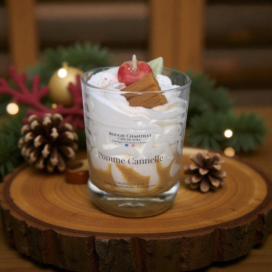 Bougie Chantilly Pomme Cannelle — Édition Spéciale Noël 🍏🎅