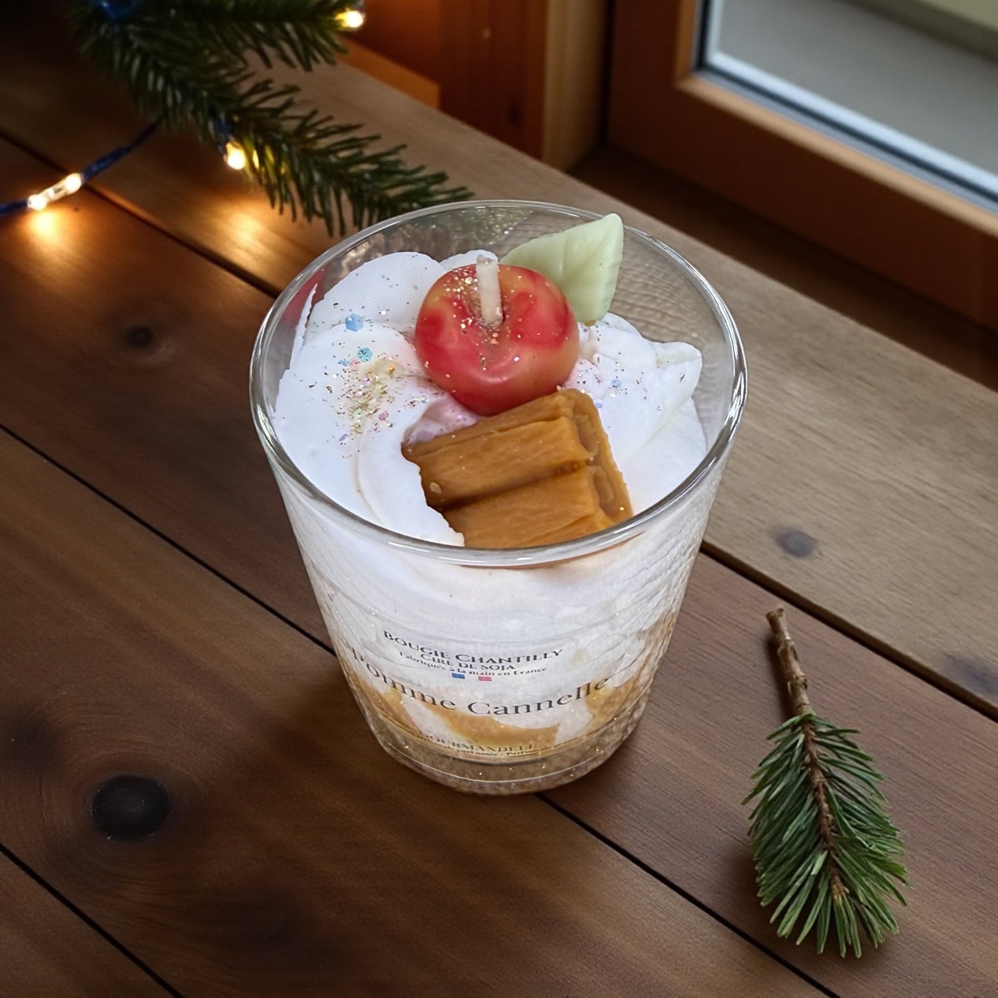 Bougie Chantilly Pomme Cannelle — Édition Spéciale Noël 🍏🎅