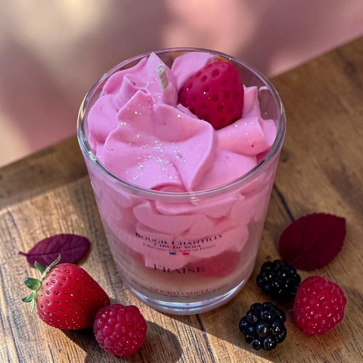 🍓 FRAISE — Bougie chantilly artisanale